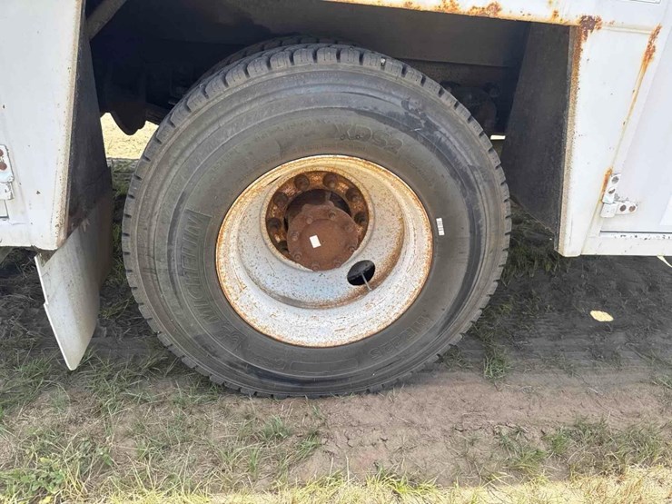 2006-kenworth-t300-image-35