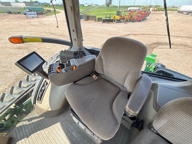 2012-john-deere-8335rt-image-37