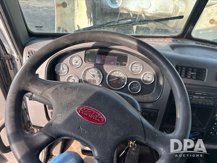 2013-peterbilt-337-image-70
