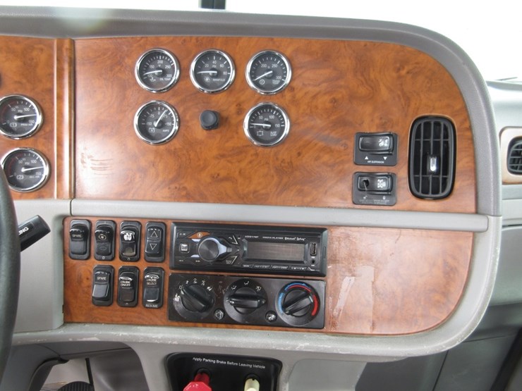2007-peterbilt-378-image-23