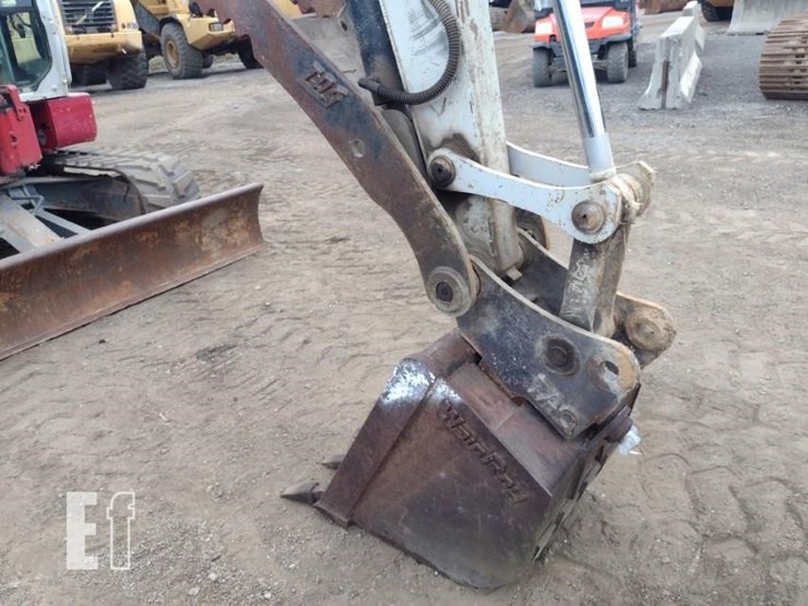 2015-takeuchi-tb280fr-image-17