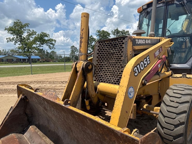 2000-deere-310se-image-22