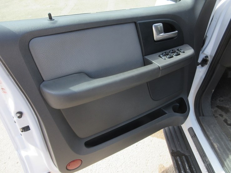 2003-ford-expedition-image-10