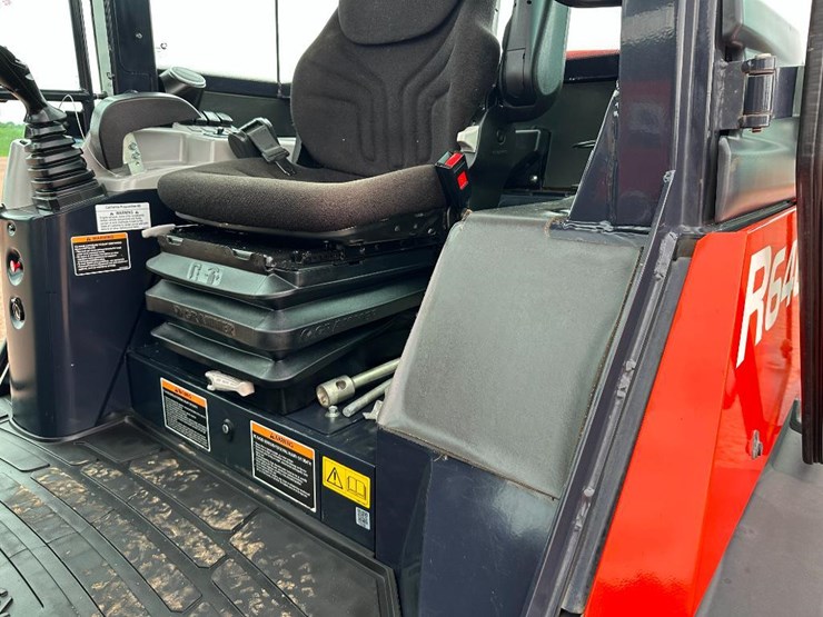 2021-kubota-r640-image-43