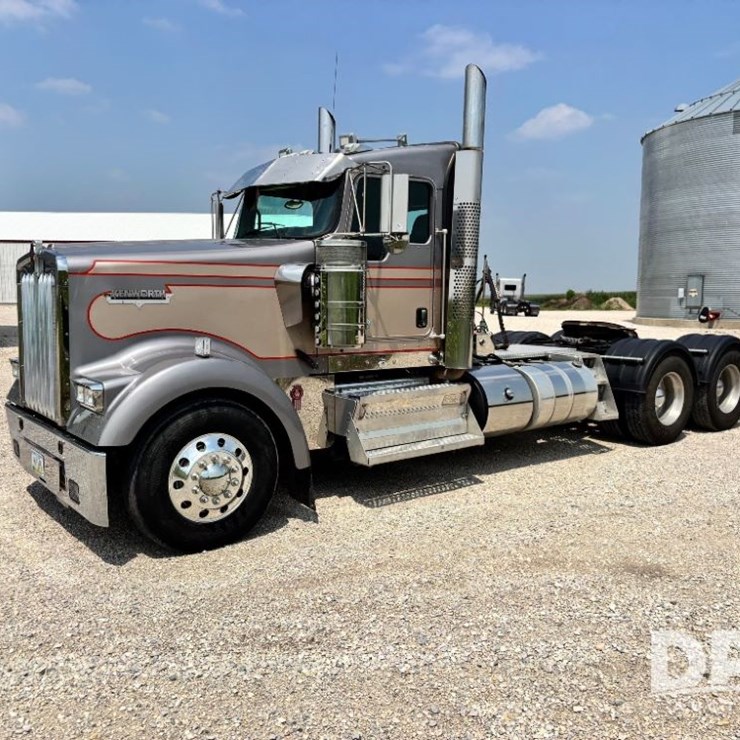 2014 KENWORTH W900