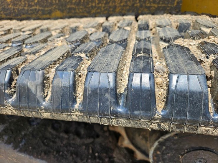deere-ct332-image-16
