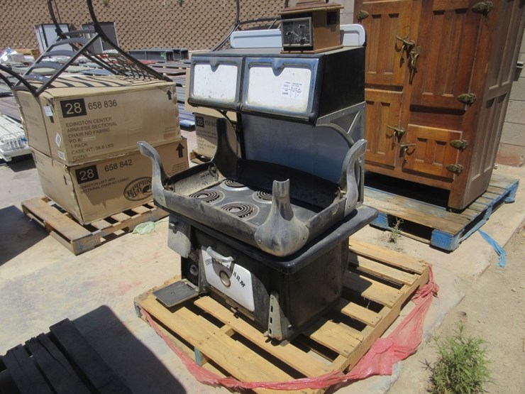 lot-of-country-charm-electric-4-burner-stove,-image-1