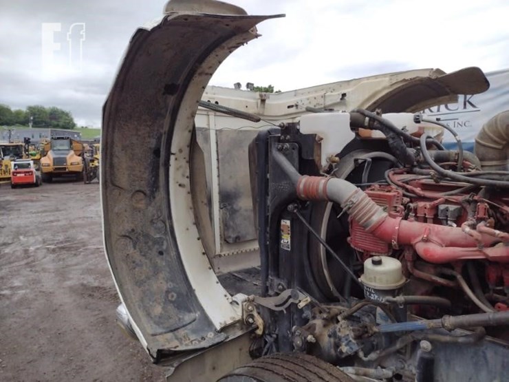 2008-peterbilt-388-image-25