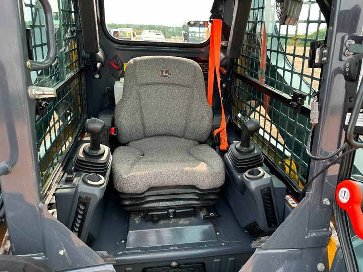 2023-deere-317g-image-35