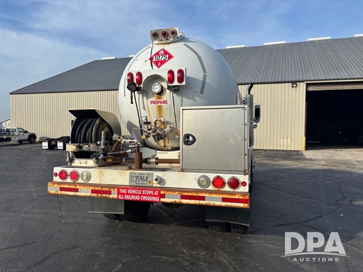 2013-peterbilt-337-image-10