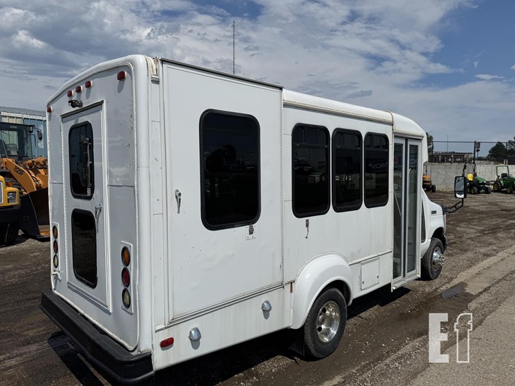2007-ford-e350-image-4