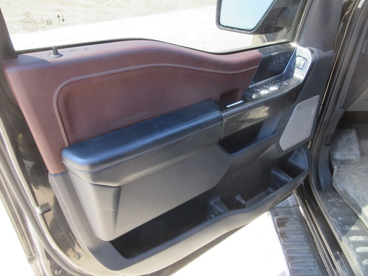 2022-ford-f150-lariat-image-11
