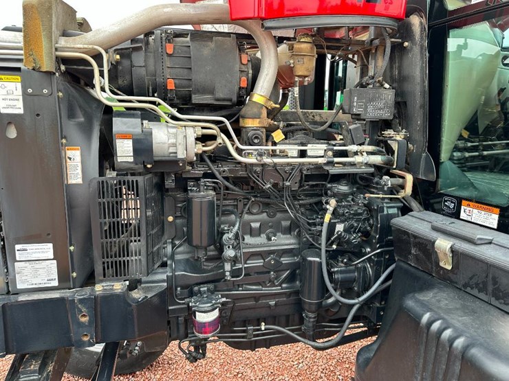 2015-case-ih-farmall-125a-image-32