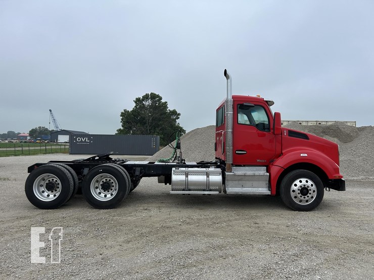 2016-kenworth-t880-image-8