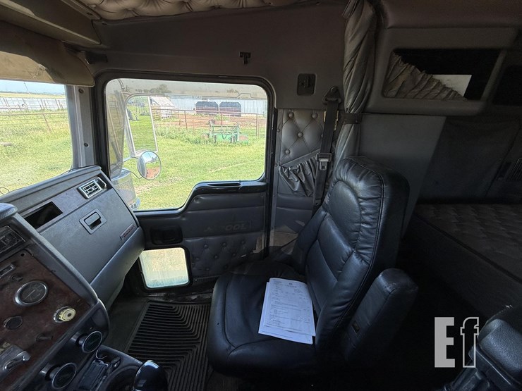 2005-kenworth-w900-image-47