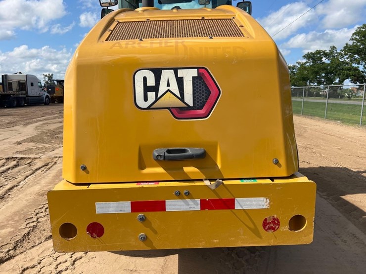 2022-caterpillar-cs54b-image-17