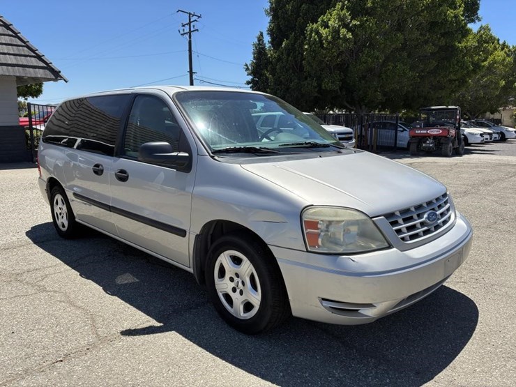 2004-ford-freestar-image-2
