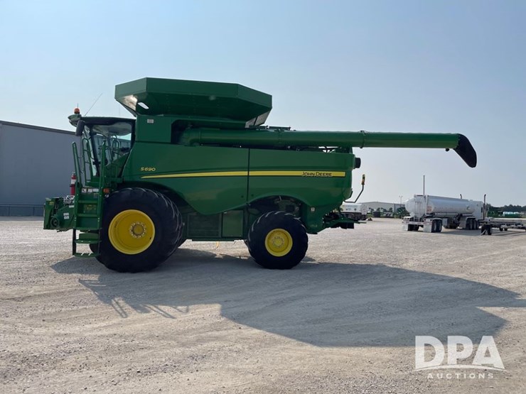 2016-john-deere-s690-image-21