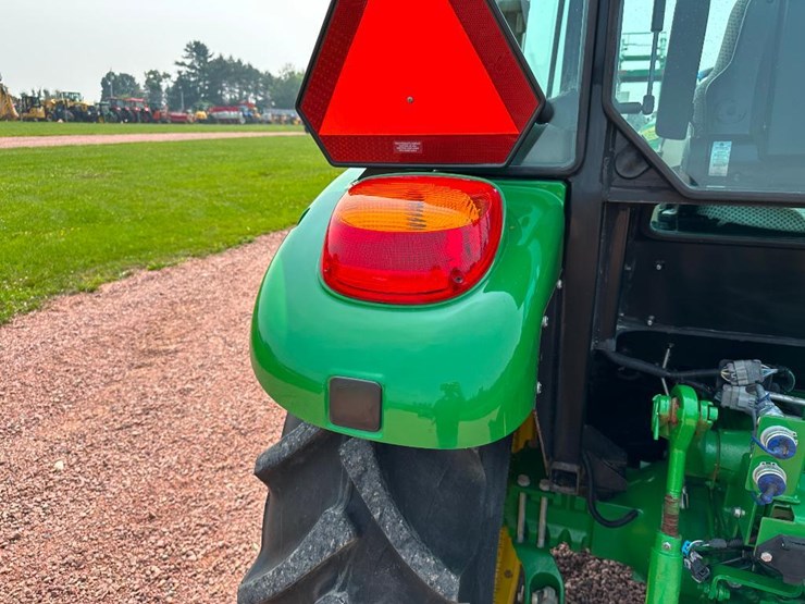 2020-john-deere-5075e-image-22
