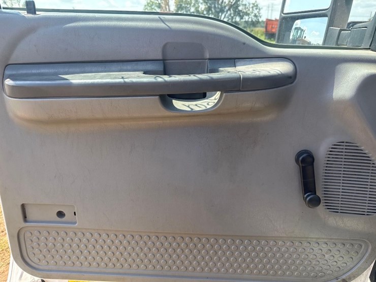 2005-ford-f650-image-22