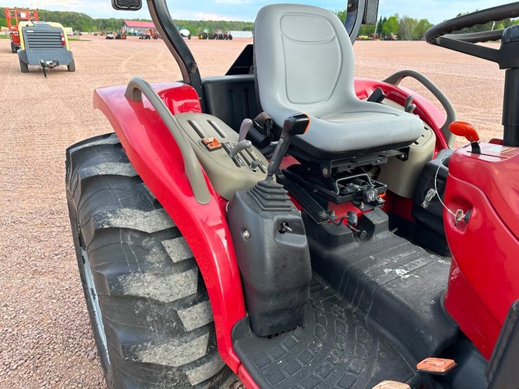 2011-case-ih-farmall-40-image-42