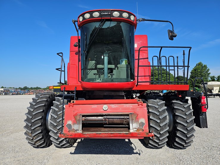 2009-case-ih-6088-image-2