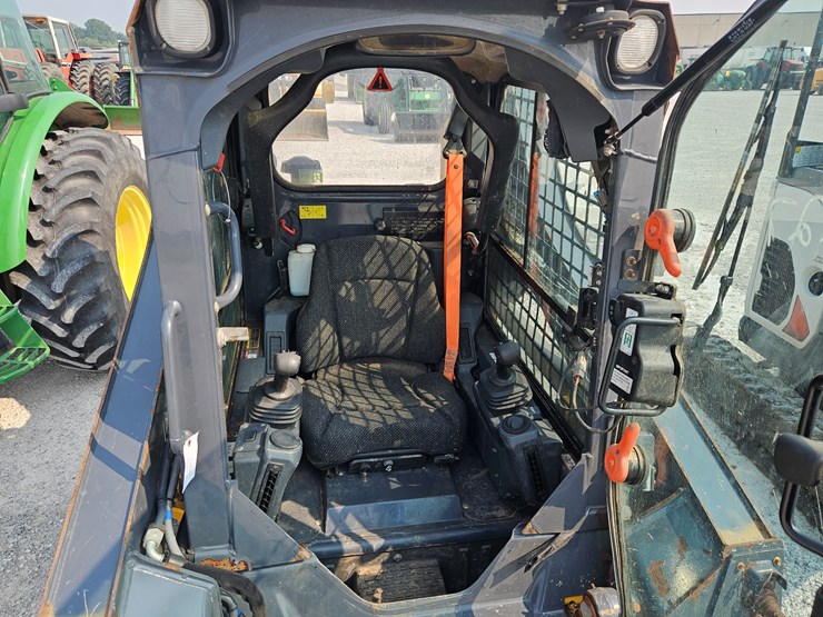 2020-deere-317g-image-7