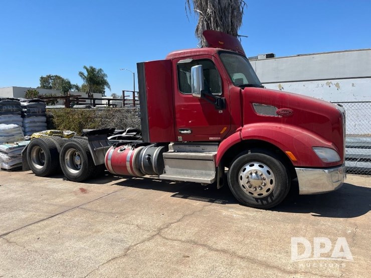 2018-peterbilt-579-image-2