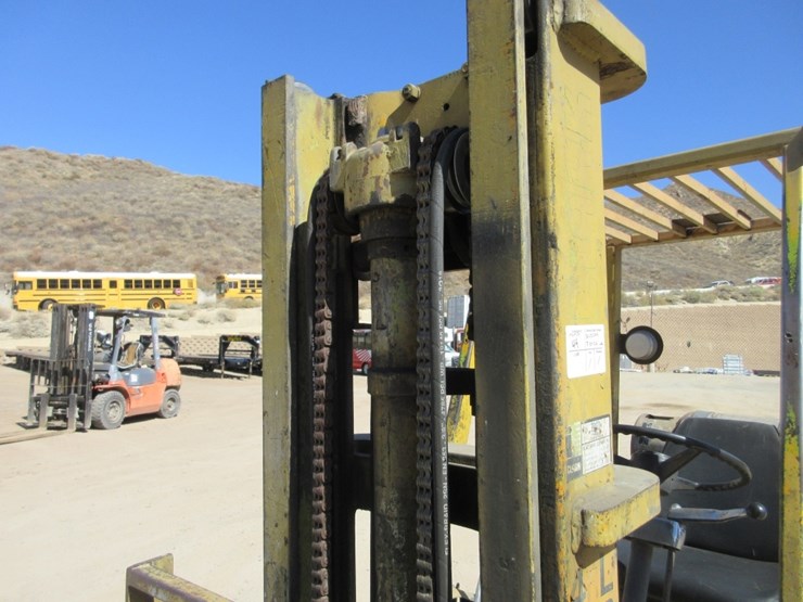 clark-c300-40-warehouse-forklift,-image-10