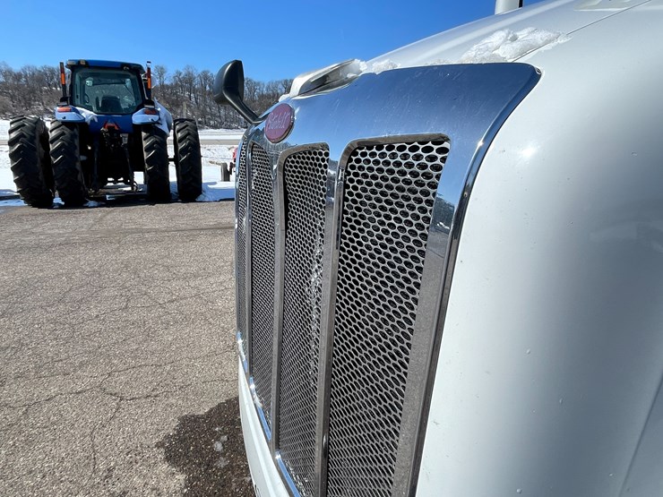 2015-peterbilt-579-image-13