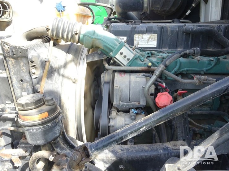 2005-volvo-10-image-61