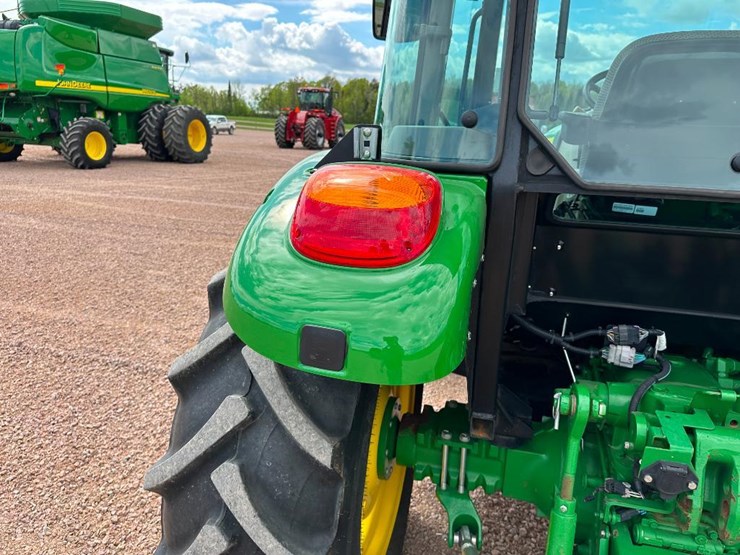 2020-john-deere-5075e-image-24