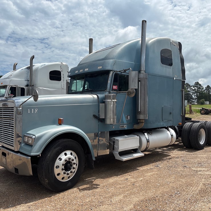 #118 • 2003 FREIGHTLINER FLD132 CLASSIC TRUCK TRACTOR