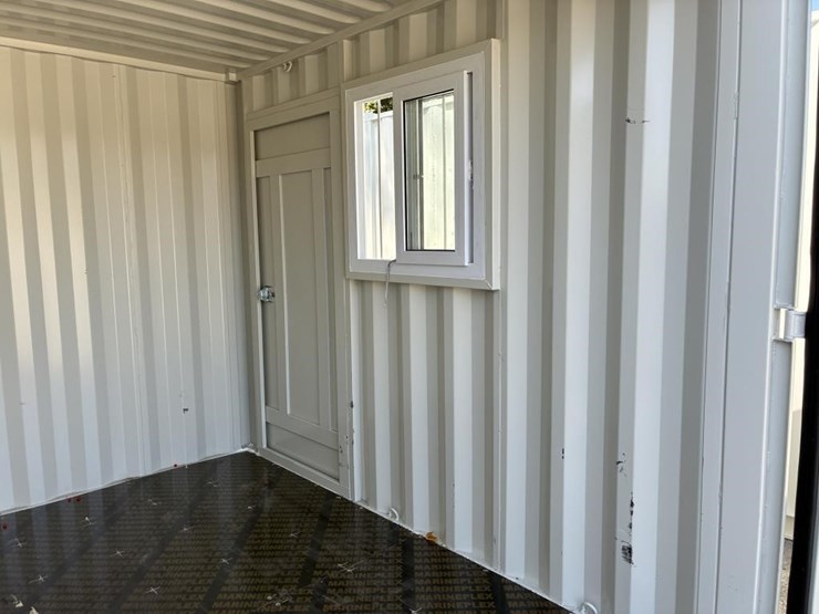 10'-shipping-container-image-7