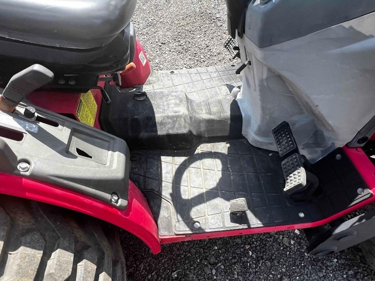 2017-mahindra-max26xl-tractor-image-18