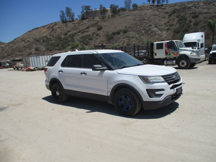 2016-ford-explorer-image-2