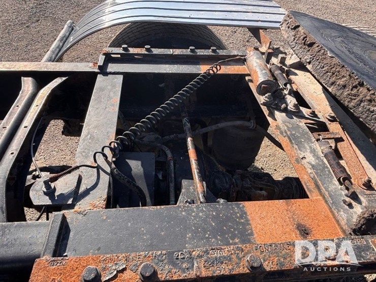 2002-ihc-9400i-day-cab-truck-(gp10940,-unit-109996)-image-27