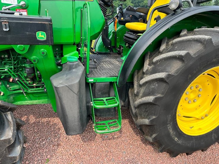 2018-john-deere-5075m-image-13