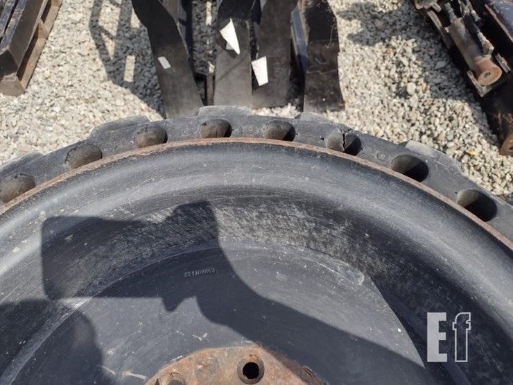 (4)-31x10-20-solid-tires-w/rims-image-3