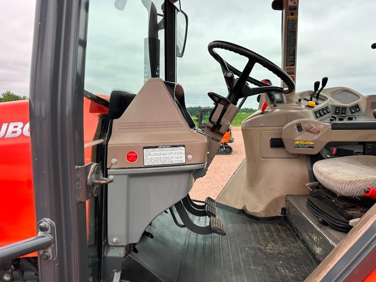 2013-kubota-m126x-image-42