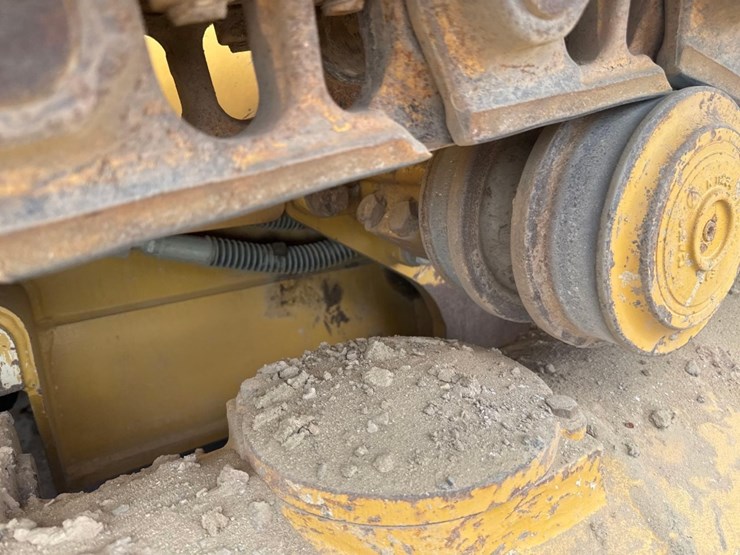 2021-caterpillar-953-image-11