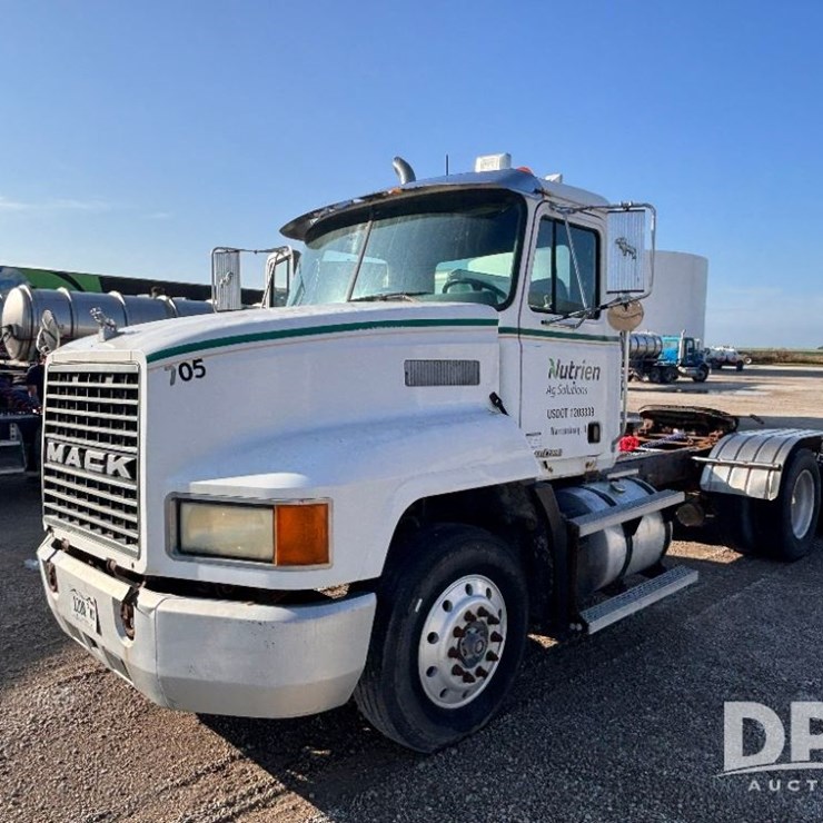 1999 MACK CH613