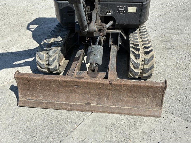 2016-bobcat-e32-image-5