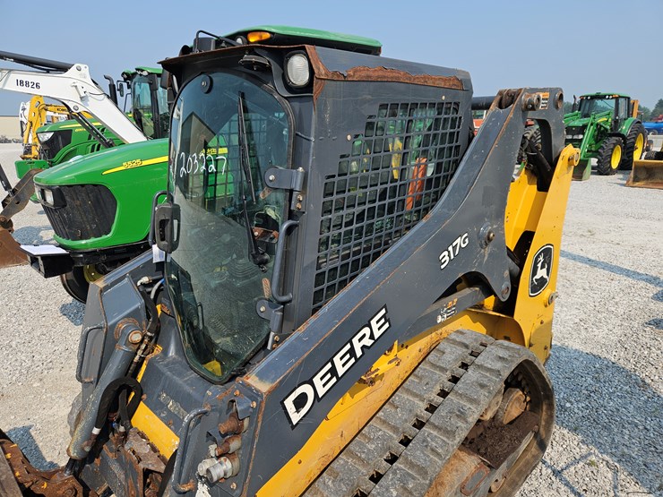 2020-deere-317g-image-13