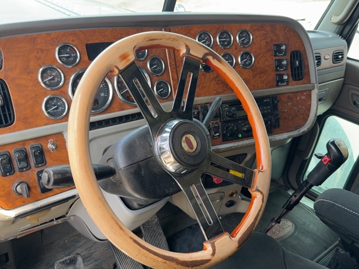 2007-peterbilt-379-image-15