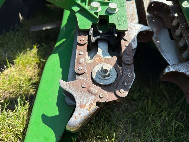 2021-john-deere-c12r-image-42