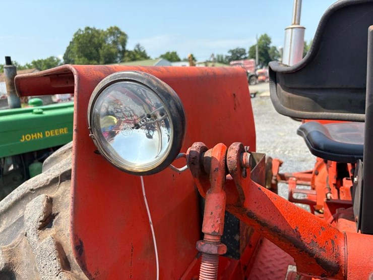 allis-chalmers-160-tractor-image-17