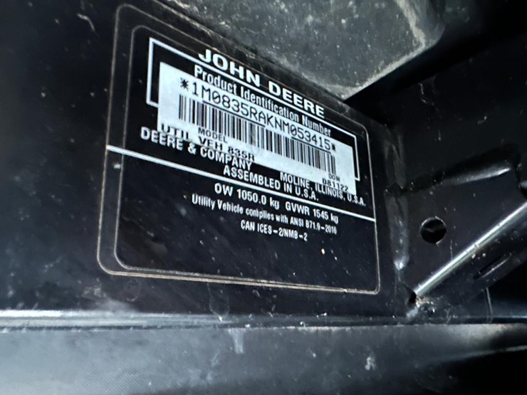 2022-john-deere-gator-image-45