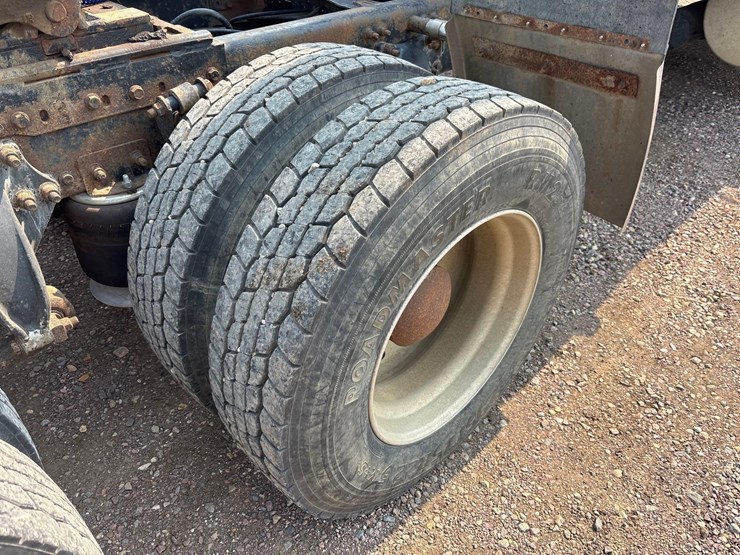2001-freightliner-truck-tractor-image-39