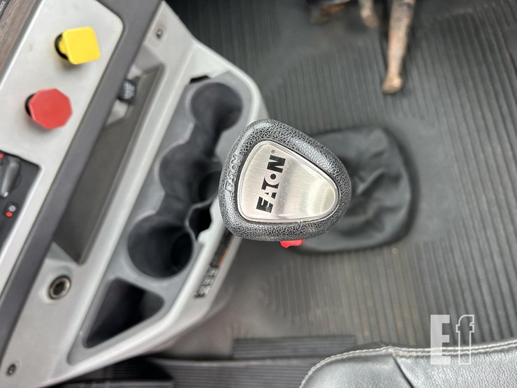 2015-freightliner-coronado-122-image-36